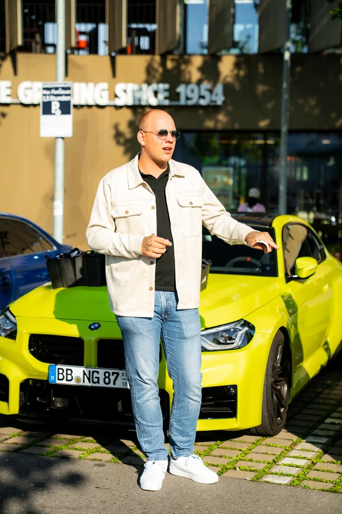 Begrüßung der Teilnehmer vor dem Tourstart