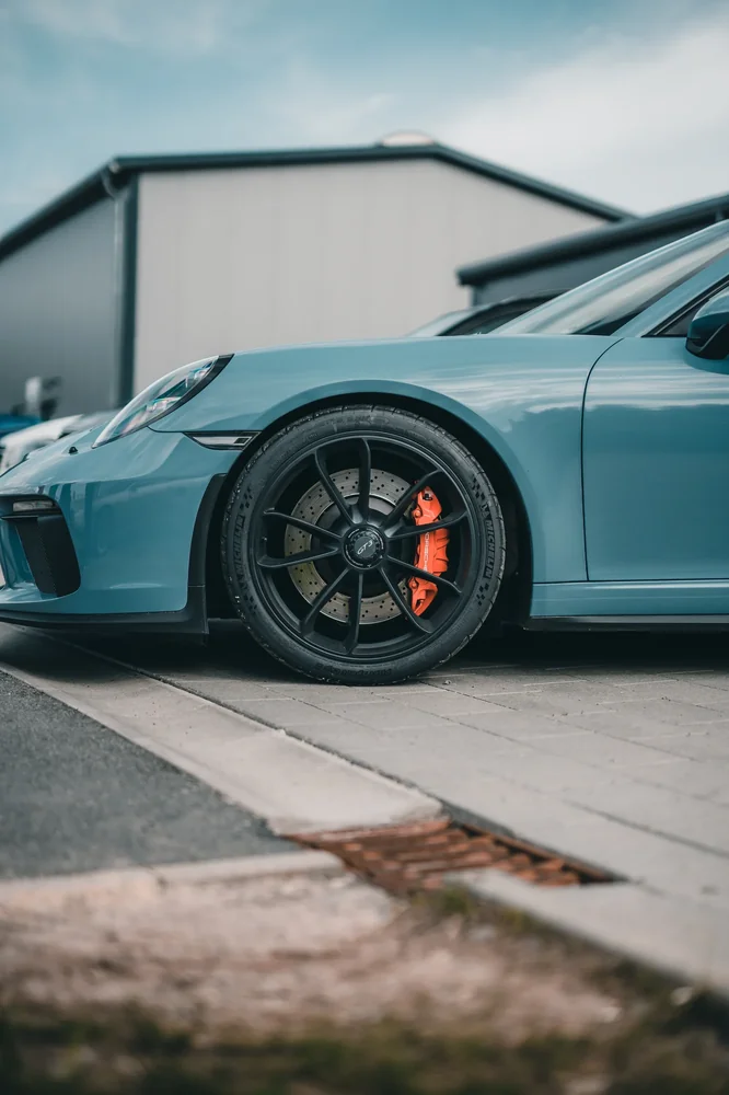 Porsche-Rad und Bremsanlage im Detail