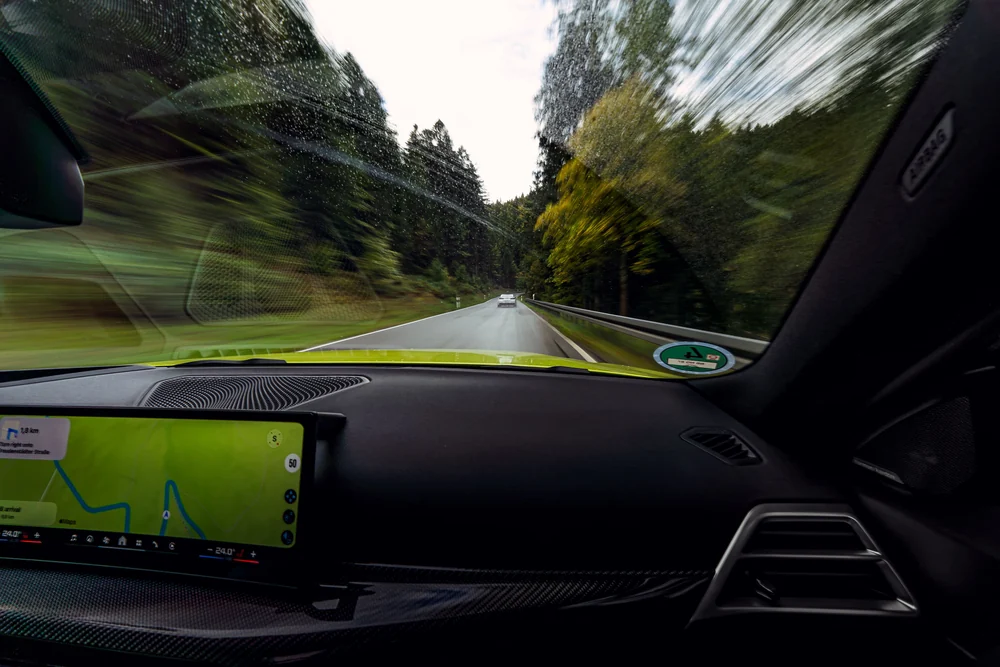 Cockpit-Perspektive auf der Schwarzwaldstraße