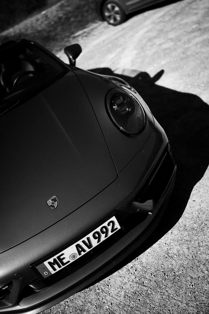 Porsche-Detail in Schwarz-Weiß
