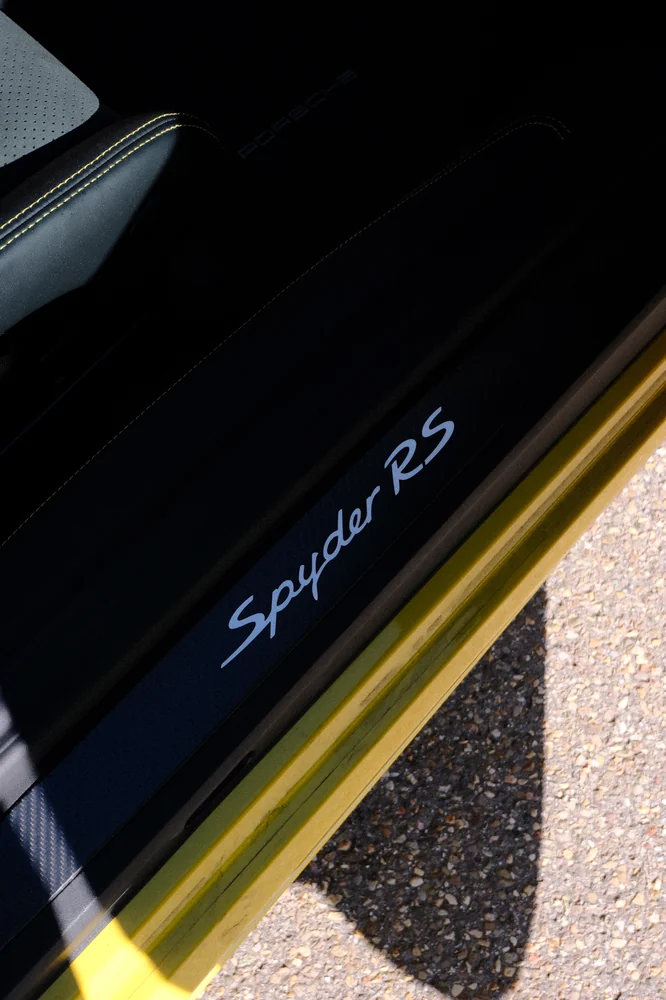 Spyder-RS-Schriftzug im Fahrzeugdetail