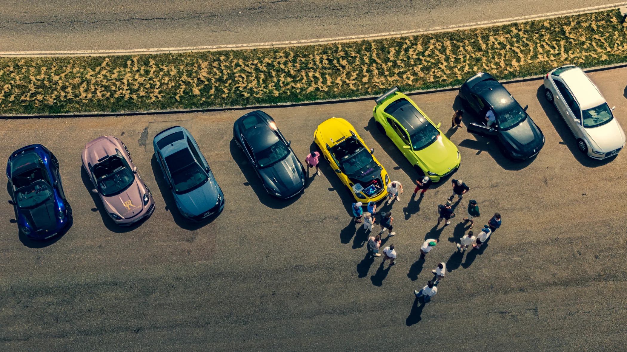 Sportwagen und Teilnehmer bei Black Forest Heat 2026